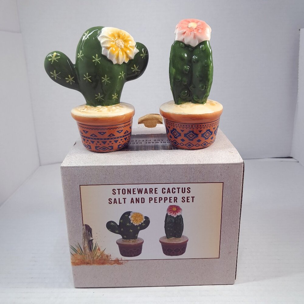 Cracker Barrel Southwestern Cactus Salt & Pepper Shakers set stoneware ceramic
